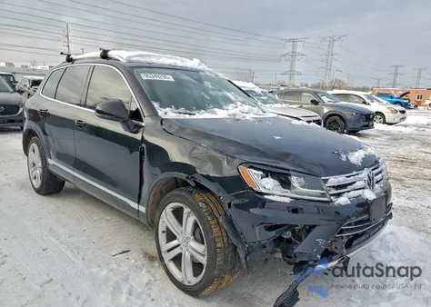 2016 Volkswagen Touareg Sport z USA, uszkodzony, nr VIN WVGEF9BP9GD011337